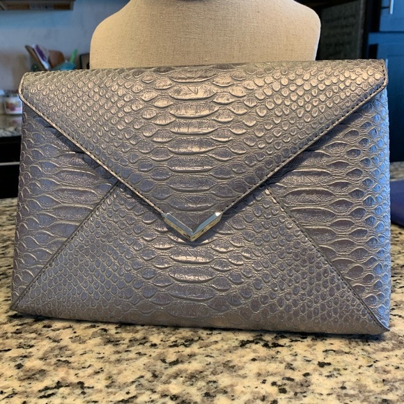 STELLA & DOT City Slim Clutch in Exotic Pewter
